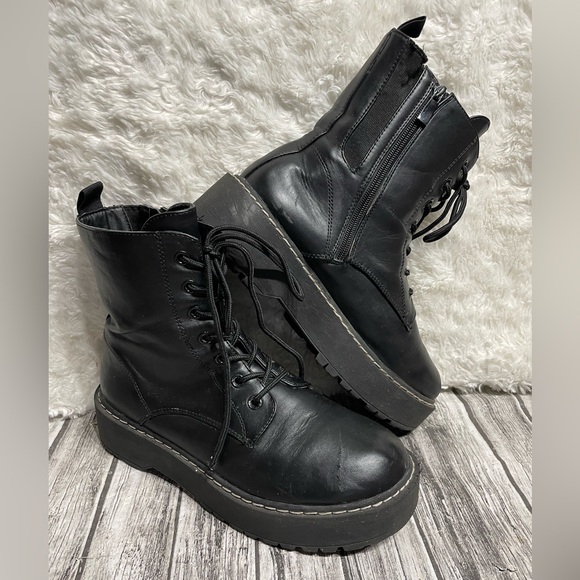 TORRID Women’s size 11WW Extra-wide  Width Combat Boots Black Good Condition - Picture 1 of 9
